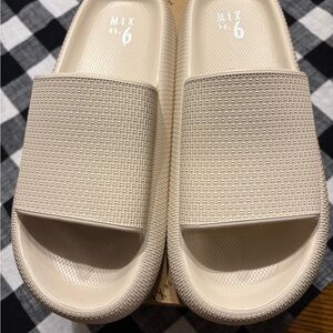 Mix No. 6 Textured Cream Slides